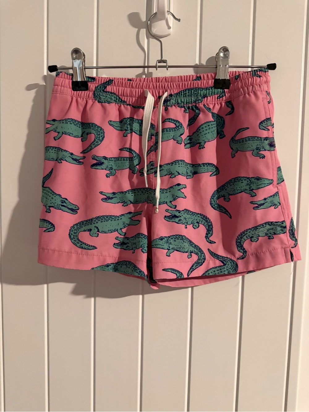 Chubbies Pink Alligator Swim Trunks – Youth Small 8/9